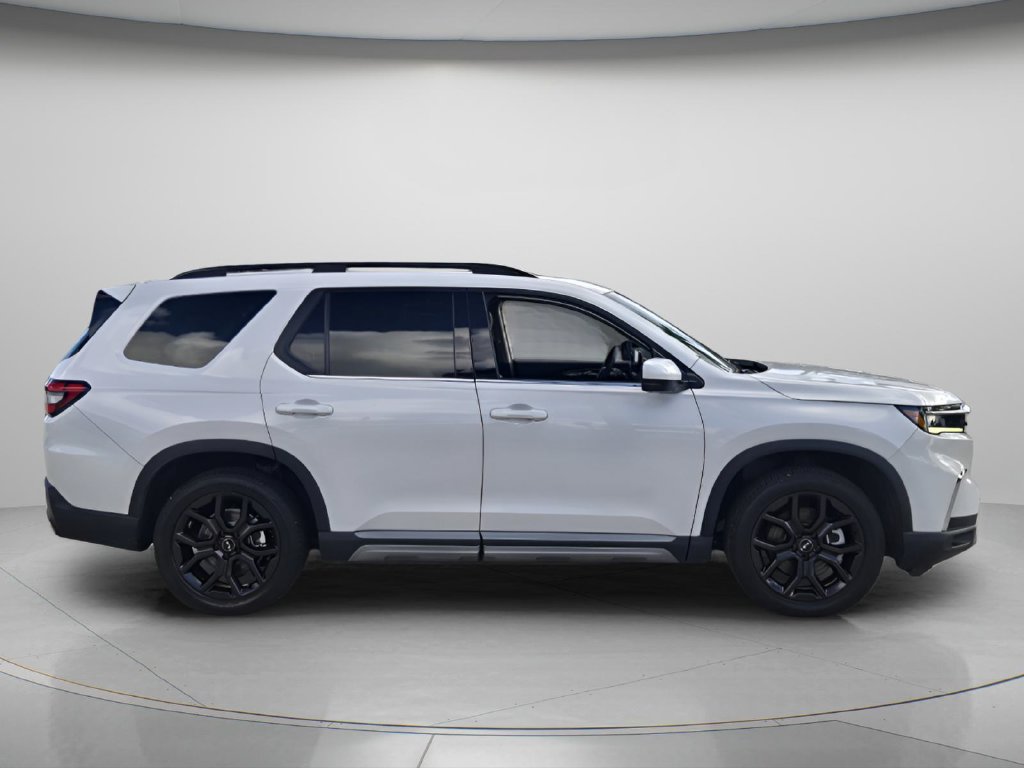 Certified 2025 Honda Pilot Touring image 3