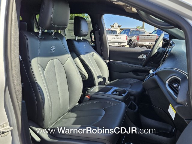 New 2026 Chrysler Pacifica Select w/ S Appearance Package FWD image 18