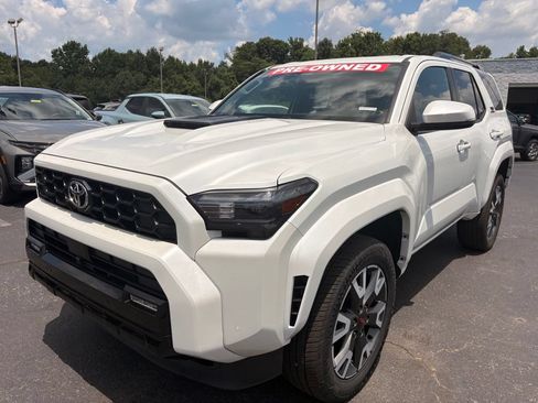 Used 2025 Toyota 4Runner TRD Sport AWD/4WD image 3