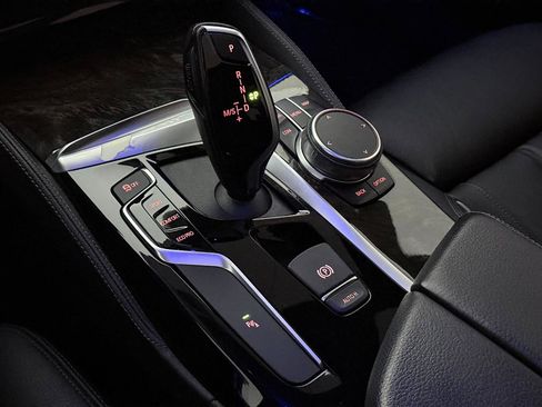 Used 2019 BMW 530i w/ M Sport Package image 38