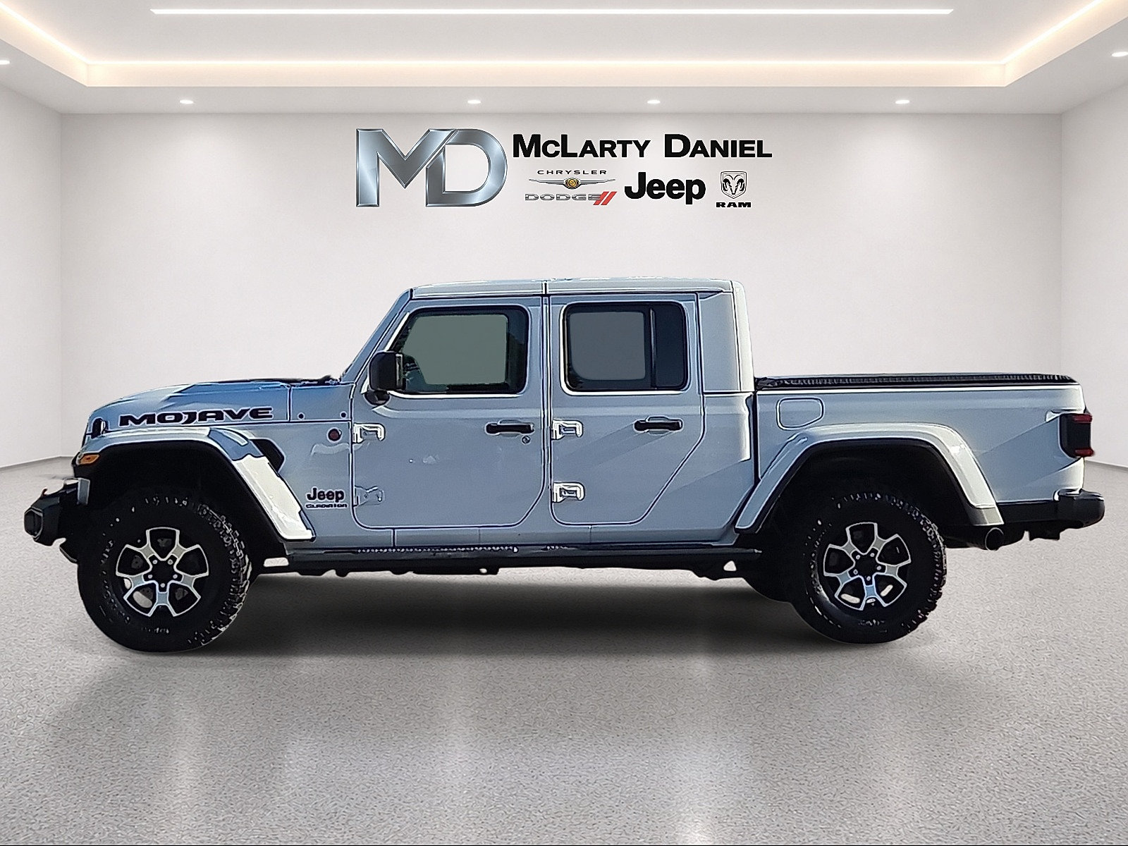 Used 2021 Jeep Gladiator Mojave w/ Uconnect 4C Nav & Sound Group AWD/4WD image 3