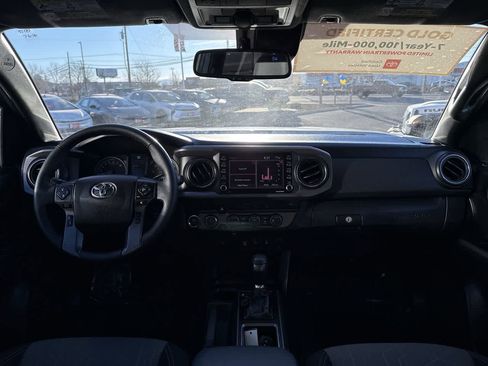 Used 2022 Toyota Tacoma TRD Off-Road image 15