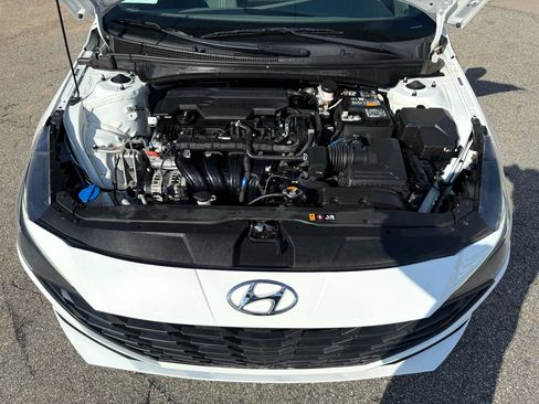 Used 2022 Hyundai Elantra SEL w/ Winter Weather Package image 43