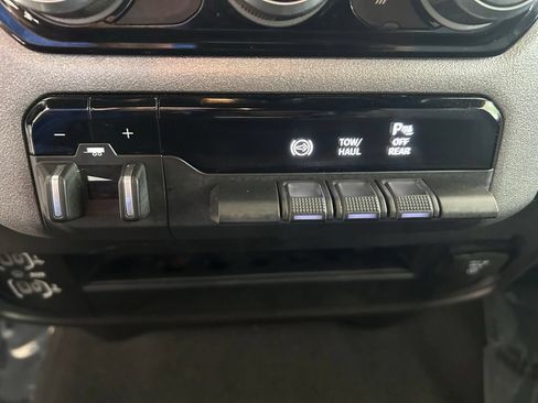 Used 2024 RAM 3500 Tradesman w/ Chrome Appearance Group AWD/4WD image 35