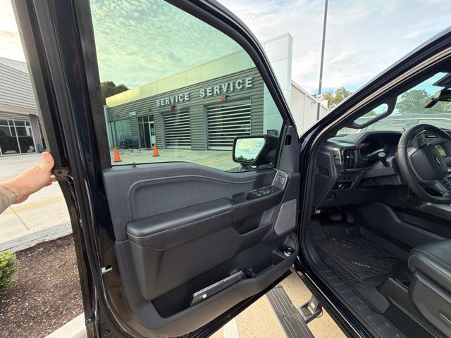 Used 2025 Ford F150 Lariat w/ Equipment Group 501A Mid AWD/4WD image 25