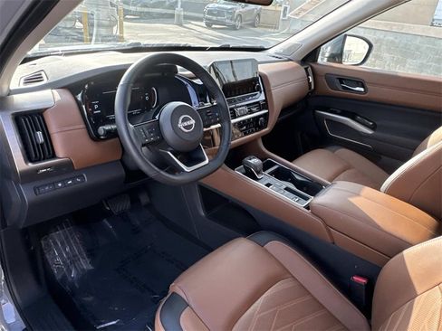 Used 2024 Nissan Pathfinder Platinum w/ Cargo Package image 14