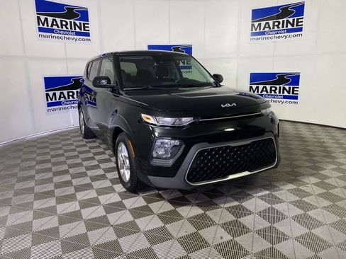 Used 2022 Kia Soul LX w/ Technology Package FWD image 1