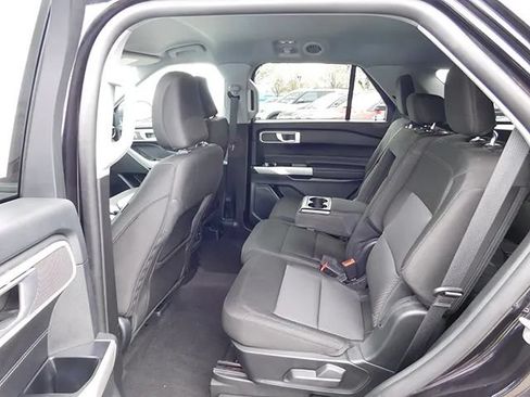 Used 2023 Ford Explorer XLT AWD/4WD image 13