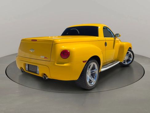 Used 2004 Chevrolet SSR w/ Preferred Equipment Group image 12
