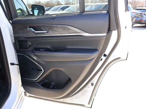 Used 2022 Jeep Grand Cherokee Overland w/ Advanced Protech Group III image 13