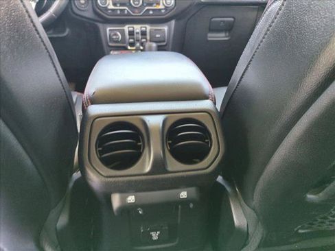 Used 2022 Jeep Wrangler Unlimited Rubicon w/ LED Lighting Group AWD/4WD image 17