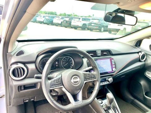 Used 2025 Nissan Versa SR FWD image 11
