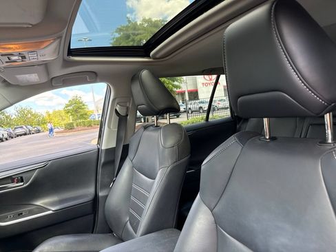 Used 2019 Toyota RAV4 Limited FWD image 9