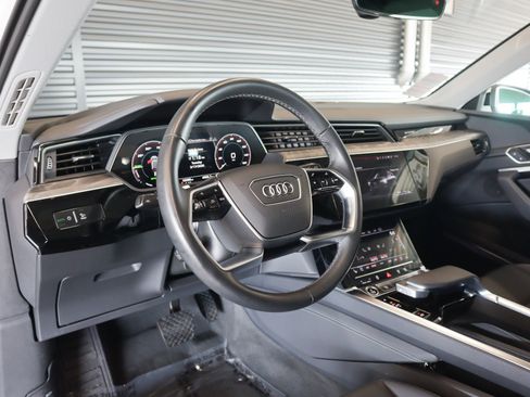 Used 2024 Audi Q8 e-tron Premium Plus w/ Premium Plus Package image 16