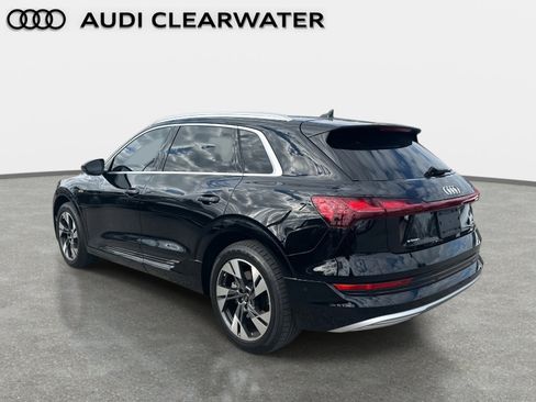 Used 2022 Audi e-tron Premium Plus image 2