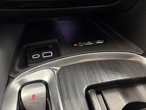 Used 2023 Buick Enclave Essence image 48