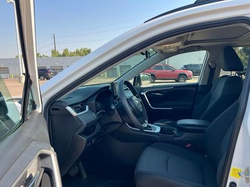 Used 2019 Toyota RAV4 XLE w/ Carpet Mat Package AWD/4WD image 28