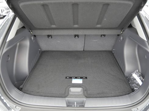 Certified 2025 Hyundai Kona SEL image 18