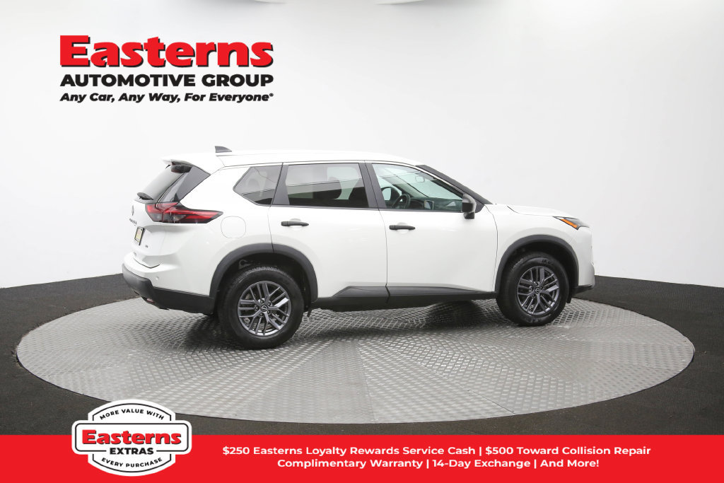 Used 2024 Nissan Rogue S AWD/4WD image 27
