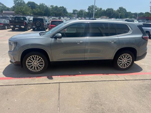 Used 2024 GMC Acadia Denali FWD image 5