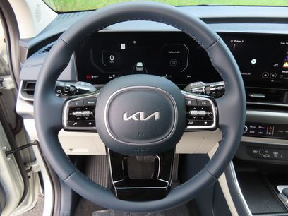 New 2026 Kia Carnival SX