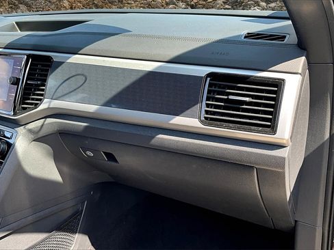 Used 2021 Volkswagen Atlas Cross Sport SEL Premium image 16