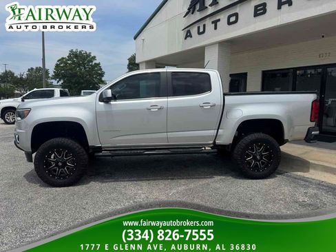 Used 2017 Chevrolet Colorado LT w/ LT Convenience Package RWD image 9