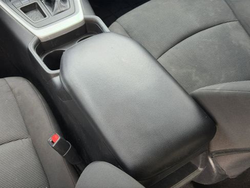 Used 2019 Toyota RAV4 LE image 42