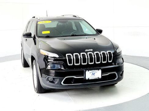 Used 2017 Jeep Cherokee Limited AWD/4WD image 2