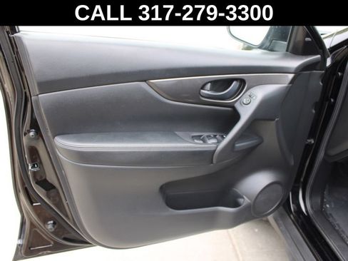 Used 2019 Nissan Rogue S AWD/4WD image 18