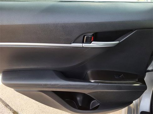 Used 2021 Toyota Camry SE image 10