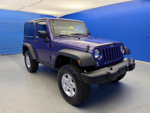 Used 2018 Jeep Wrangler Sport AWD/4WD image 2