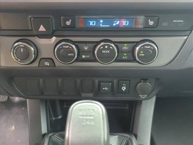 Used 2022 Toyota Tacoma TRD Sport w/ TRD Premium Sport Package AWD/4WD image 18