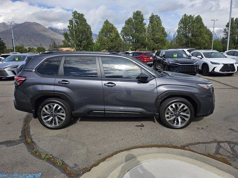 Used 2025 Subaru Forester Touring w/ Touring Package AWD/4WD image 5