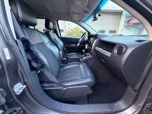Used 2016 Jeep Compass Latitude FWD image 35