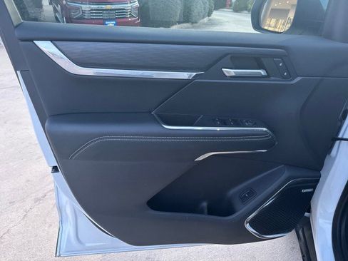 Used 2024 GMC Acadia Elevation image 4