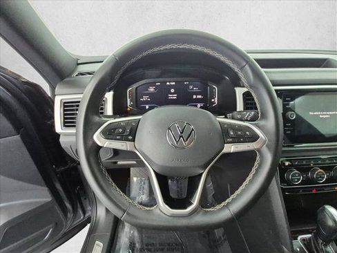 Used 2023 Volkswagen Atlas Cross Sport SE w/ Panoramic Sunroof Package FWD image 18