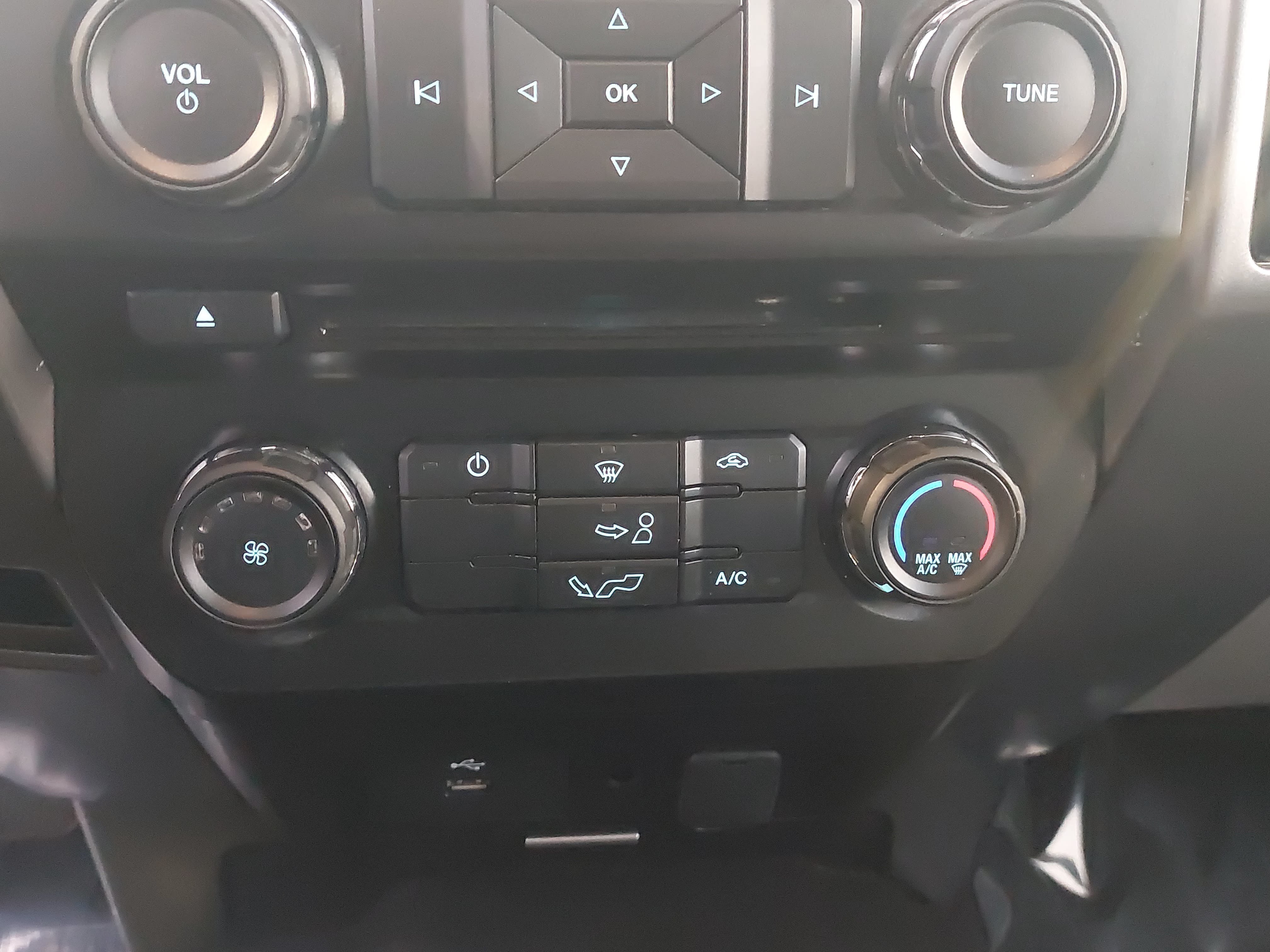 Used 2016 Ford F150 XLT AWD/4WD image 21