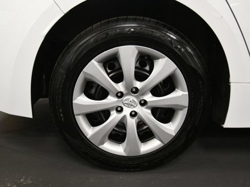 Used 2024 Toyota Corolla LE FWD image 29