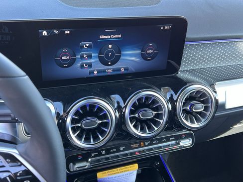 New 2026 Mercedes-Benz GLB 250 4MATIC image 19