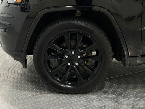 Used 2019 Jeep Grand Cherokee Altitude image 35