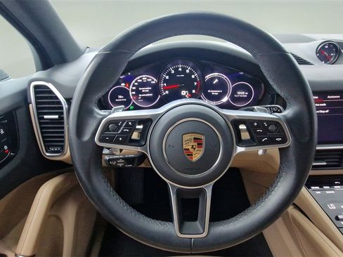 Used 2023 Porsche Cayenne image 10