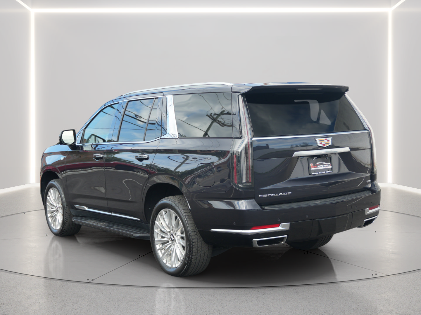 Used 2025 Cadillac Escalade Premium Luxury AWD/4WD image 3