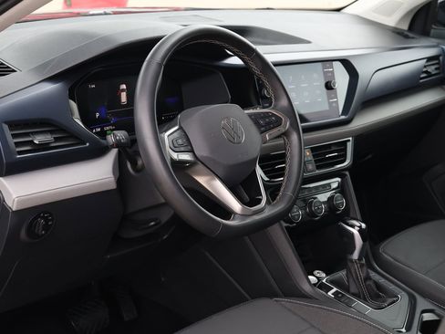 Used 2024 Volkswagen Taos SE image 14
