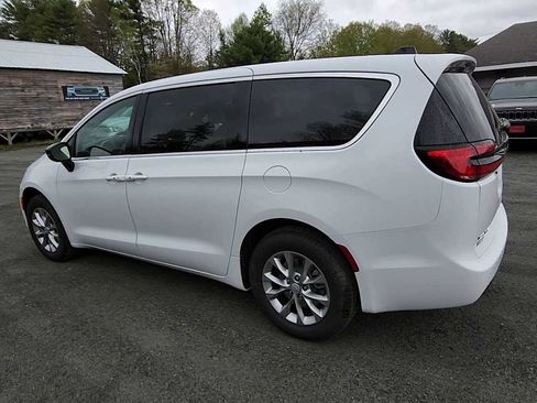 New 2026 Chrysler Pacifica Select AWD/4WD image 6