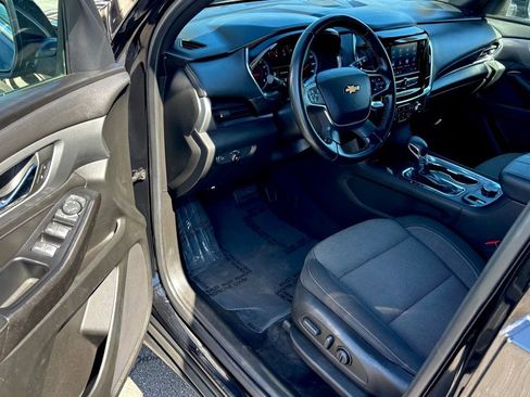 Used 2023 Chevrolet Traverse LT image 9