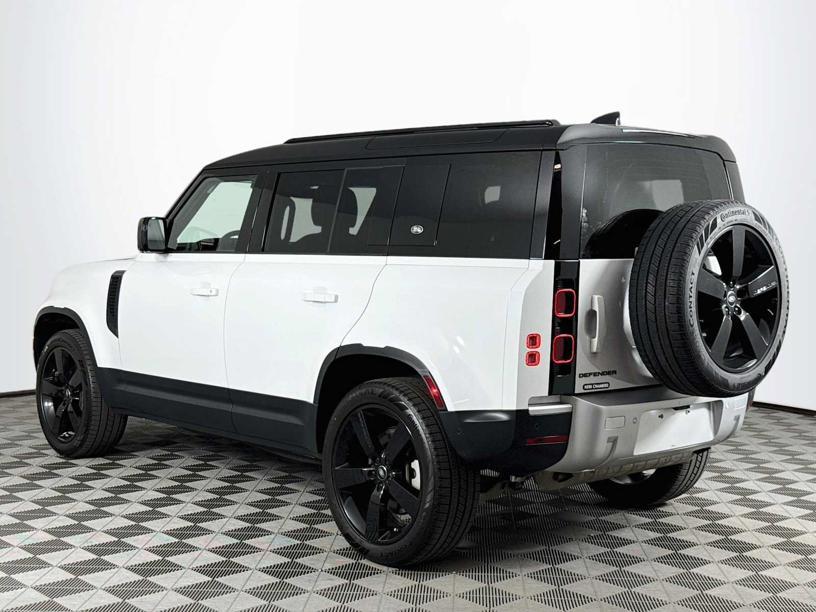 Certified 2024 Land Rover Defender 110 S AWD/4WD image 7
