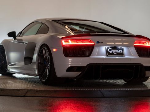 Used 2017 Audi R8 V10 plus w/ Full Leather Package image 27