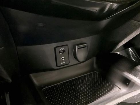 Used 2015 Nissan Rogue SV w/ SV Premium Package image 32