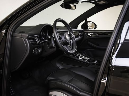 Certified 2026 Porsche Macan image 5